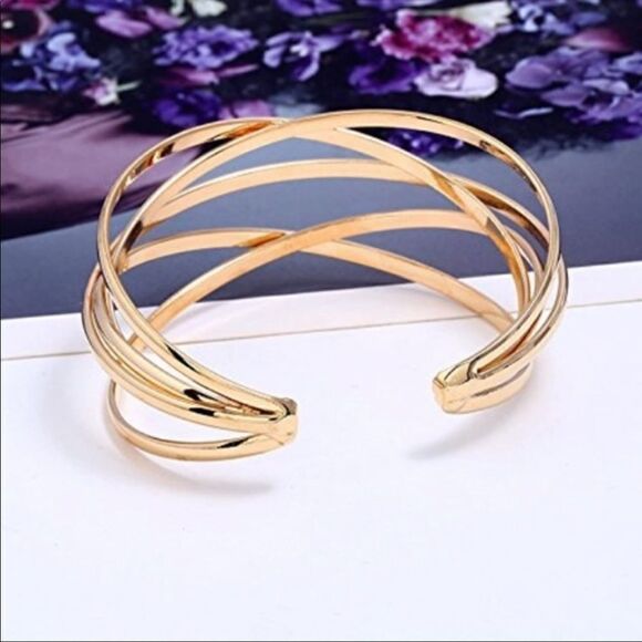Elegant Gold Open Cuff Bracelet - Picture 3 of 10